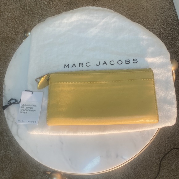 COPY - Marc Jacobs Zip Clutch 100% Calf Leather “Honey” Color - Picture 5 of 7